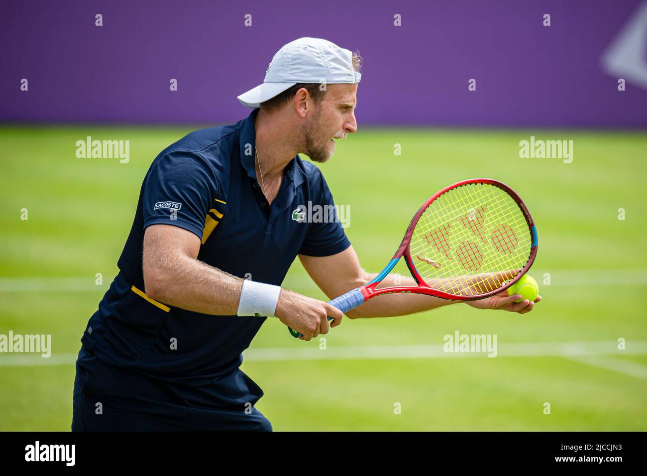 LONDRES, ROYAUME-UNI. 12 juin 2022. Denis Kudla (Etats-Unis) contre Quentin Halys (FRA) lors du match de qualification du deuxième jour des 2022 championnats du Cinch au Queen's Club, dimanche, 12 juin 2022, Londres, ANGLETERRE. Credit: Taka G Wu/Alay Live News Banque D'Images