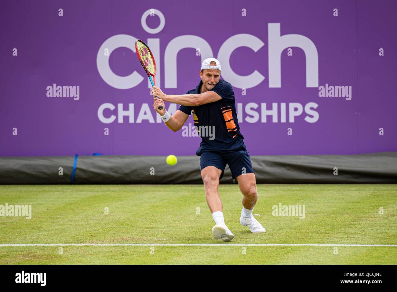 LONDRES, ROYAUME-UNI. 12 juin 2022. Denis Kudla (Etats-Unis) contre Quentin Halys (FRA) lors du match de qualification du deuxième jour des 2022 championnats du Cinch au Queen's Club, dimanche, 12 juin 2022, Londres, ANGLETERRE. Credit: Taka G Wu/Alay Live News Banque D'Images
