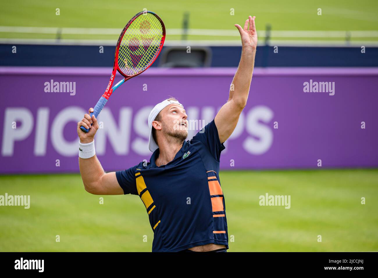 LONDRES, ROYAUME-UNI. 12 juin 2022. Denis Kudla (Etats-Unis) contre Quentin Halys (FRA) lors du match de qualification du deuxième jour des 2022 championnats du Cinch au Queen's Club, dimanche, 12 juin 2022, Londres, ANGLETERRE. Credit: Taka G Wu/Alay Live News Banque D'Images