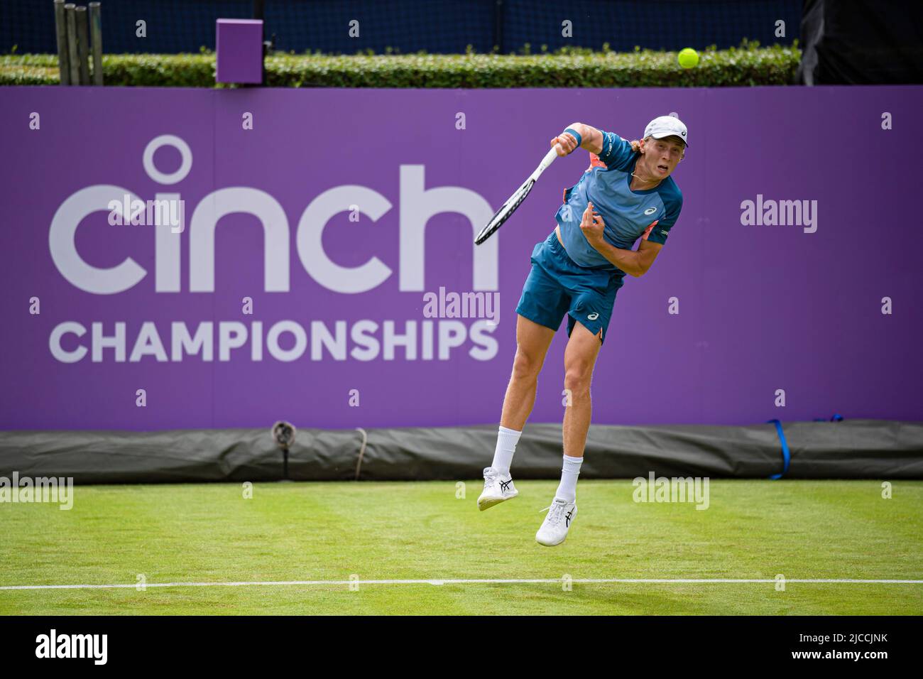 LONDRES, ROYAUME-UNI. 12 juin 2022. Feliciano Lopez d'Espagne contre Emil Ruusuvuori de Finlande lors du match de qualification du deuxième jour des 2022 championnats de Cinch au Queen's Club, dimanche, 12 juin 2022 à LONDRES EN ANGLETERRE. Credit: Taka G Wu/Alay Live News Banque D'Images