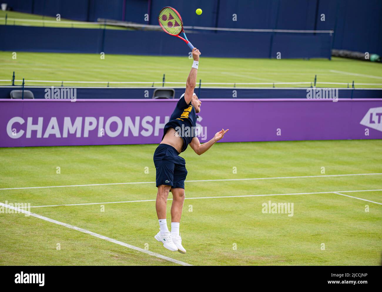 LONDRES, ROYAUME-UNI. 12 juin 2022. Denis Kudla (Etats-Unis) contre Quentin Halys (FRA) lors du match de qualification du deuxième jour des 2022 championnats du Cinch au Queen's Club, dimanche, 12 juin 2022, Londres, ANGLETERRE. Credit: Taka G Wu/Alay Live News Banque D'Images