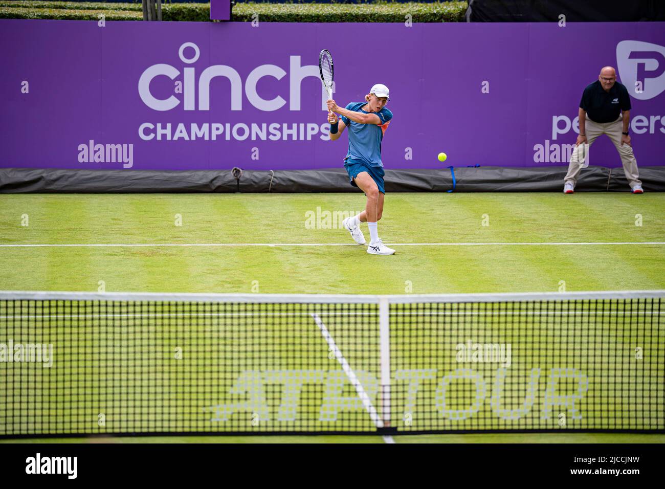 LONDRES, ROYAUME-UNI. 12 juin 2022. Feliciano Lopez d'Espagne contre Emil Ruusuvuori de Finlande lors du match de qualification du deuxième jour des 2022 championnats de Cinch au Queen's Club, dimanche, 12 juin 2022 à LONDRES EN ANGLETERRE. Credit: Taka G Wu/Alay Live News Banque D'Images