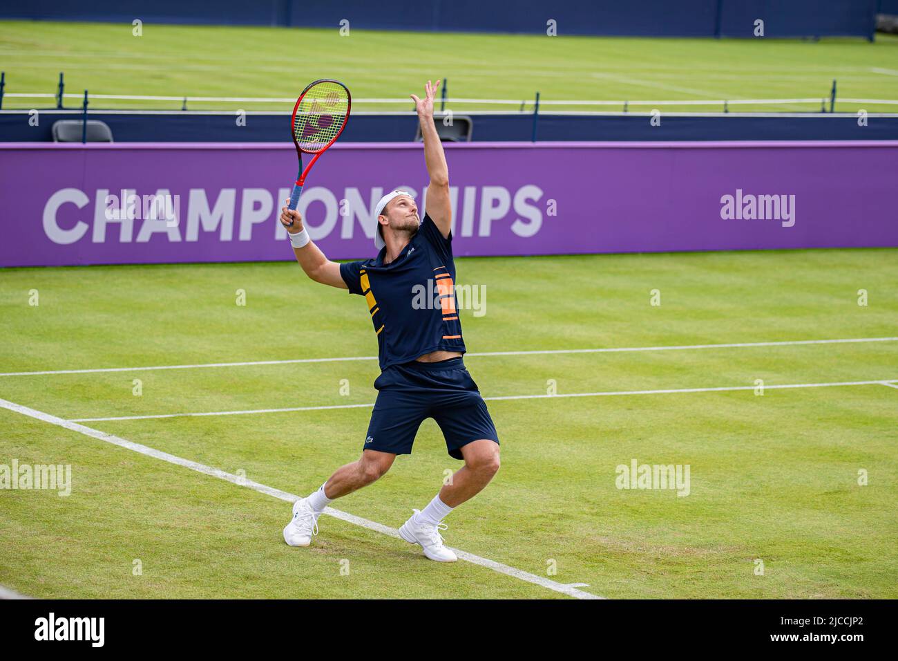 LONDRES, ROYAUME-UNI. 12 juin 2022. Denis Kudla (Etats-Unis) contre Quentin Halys (FRA) lors du match de qualification du deuxième jour des 2022 championnats du Cinch au Queen's Club, dimanche, 12 juin 2022, Londres, ANGLETERRE. Credit: Taka G Wu/Alay Live News Banque D'Images