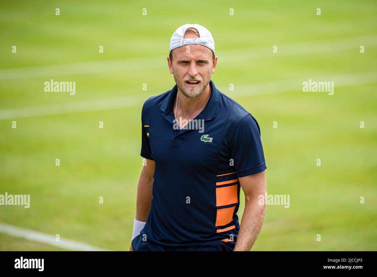 LONDRES, ROYAUME-UNI. 12 juin 2022. Denis Kudla (Etats-Unis) contre Quentin Halys (FRA) lors du match de qualification du deuxième jour des 2022 championnats du Cinch au Queen's Club, dimanche, 12 juin 2022, Londres, ANGLETERRE. Credit: Taka G Wu/Alay Live News Banque D'Images