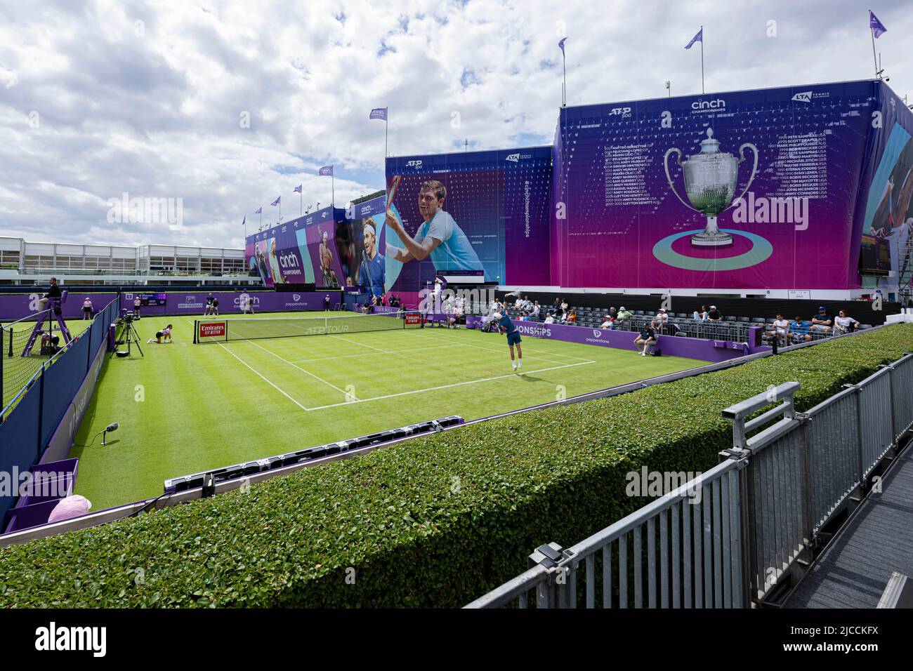 LONDRES, ROYAUME-UNI. 12 juin 2022. Une vue générale de Feliciano Lopez d'Espagne contre Emil Ruusuvuori de Finlande lors du match de qualification le deuxième jour des 2022 championnats de Cinch au Queen's Club le dimanche, 12 juin 2022 à LONDRES EN ANGLETERRE. Credit: Taka G Wu/Alay Live News Banque D'Images