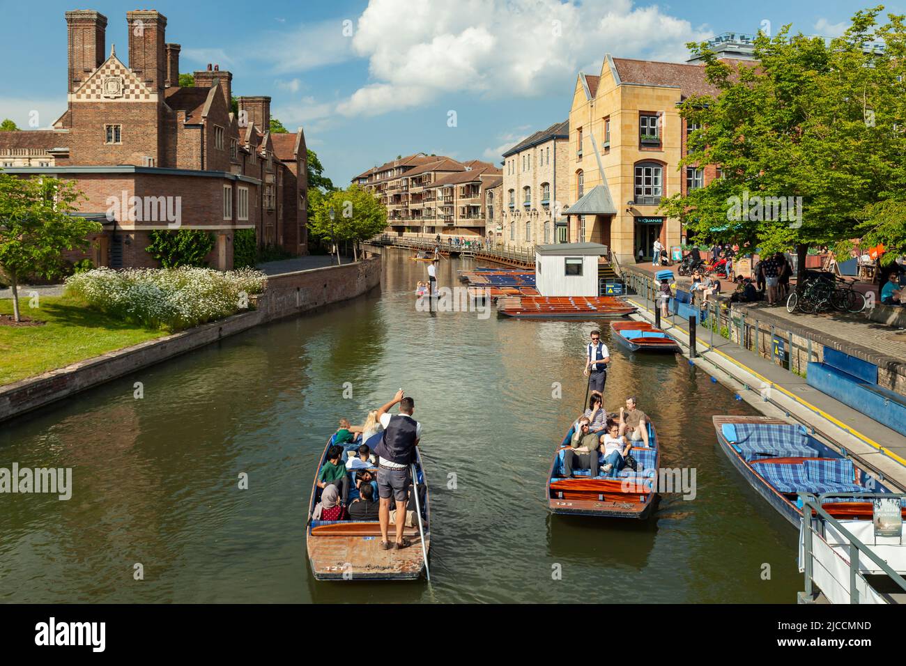 Après-midi de printemps sur la rivière Cam à Cambridge, Angleterre. Banque D'Images