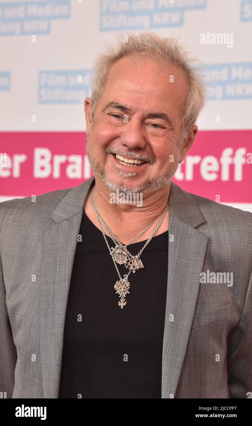 08 juin 2022, Rhénanie-du-Nord-Westphalie, Cologne: Le musicien Helmut Zerlett vient à la réunion de la branche d'été 2022 de la Fondation du film et des médias NRW photo: Horst Galuschka/dpa/Horst Galuschka dpa Banque D'Images