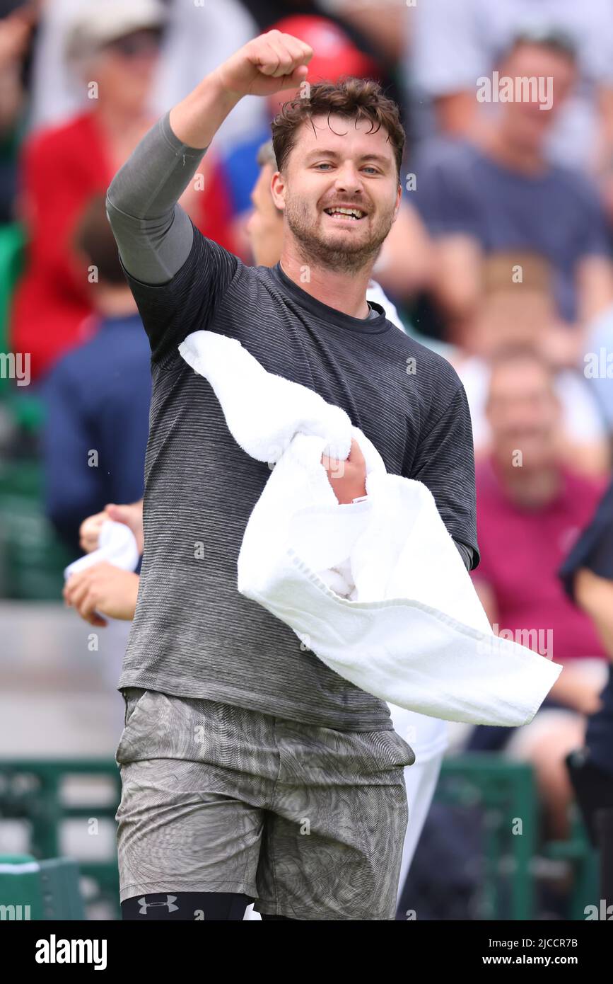 11th juin 2022; Nottingham tennis Centre, Nottingham, Angleterre: Rothesay Open Nottingham Lawn tennis Tournament; Jonny O'Mara fête la victoire de la finale des doubles pour hommes Banque D'Images