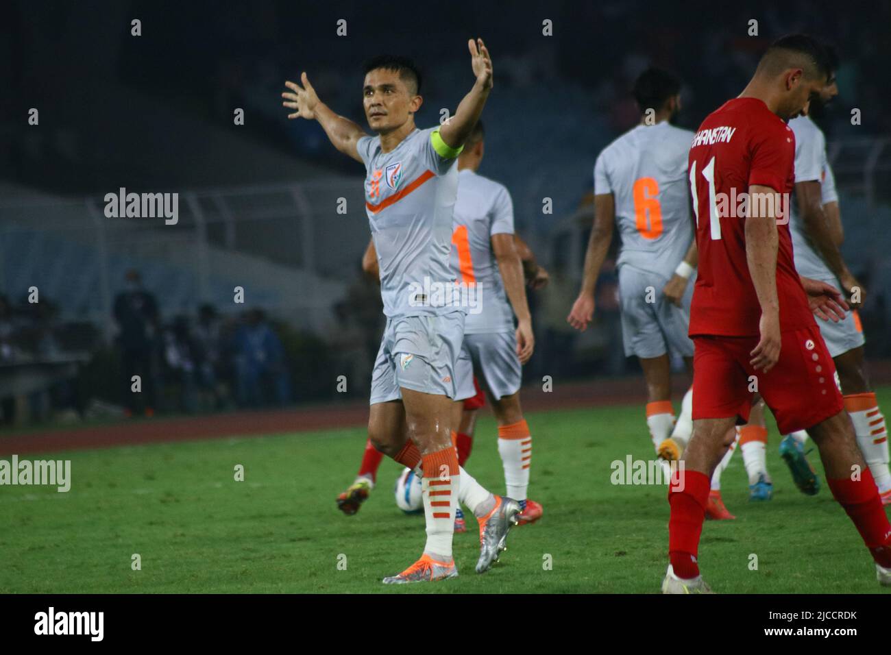 Kolkata, Bengale occidental, Inde. 11th juin 2022. Le capitaine de l'équipe de football indien Sunil Chhetri a célébré après le but contre l'Afghanistan lors de l'AFC Asian CUP qualifier Inde -2 et Afghanistan-1 au Vivekananda Yuba Bharati Krirangan à Kolkata, Inde sur 11 juin 2022.dans un concours passionnant de football, L'Inde a réussi à surclasse l'Afghanistan avec deux objectifs tardifs de Sunil Chhetri et Sahal Abdul Samad. (Credit image: © Dipa Chakraborty/Pacific Press via ZUMA Press Wire) Banque D'Images