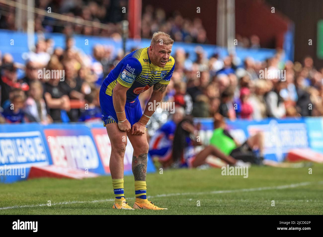 Oliver Holmes #12 de Warrington Wolves pendant le match à Wakefield, Royaume-Uni le 6/12/2022. (Photo de Mark Cosgrove/News Images/Sipa USA) Banque D'Images