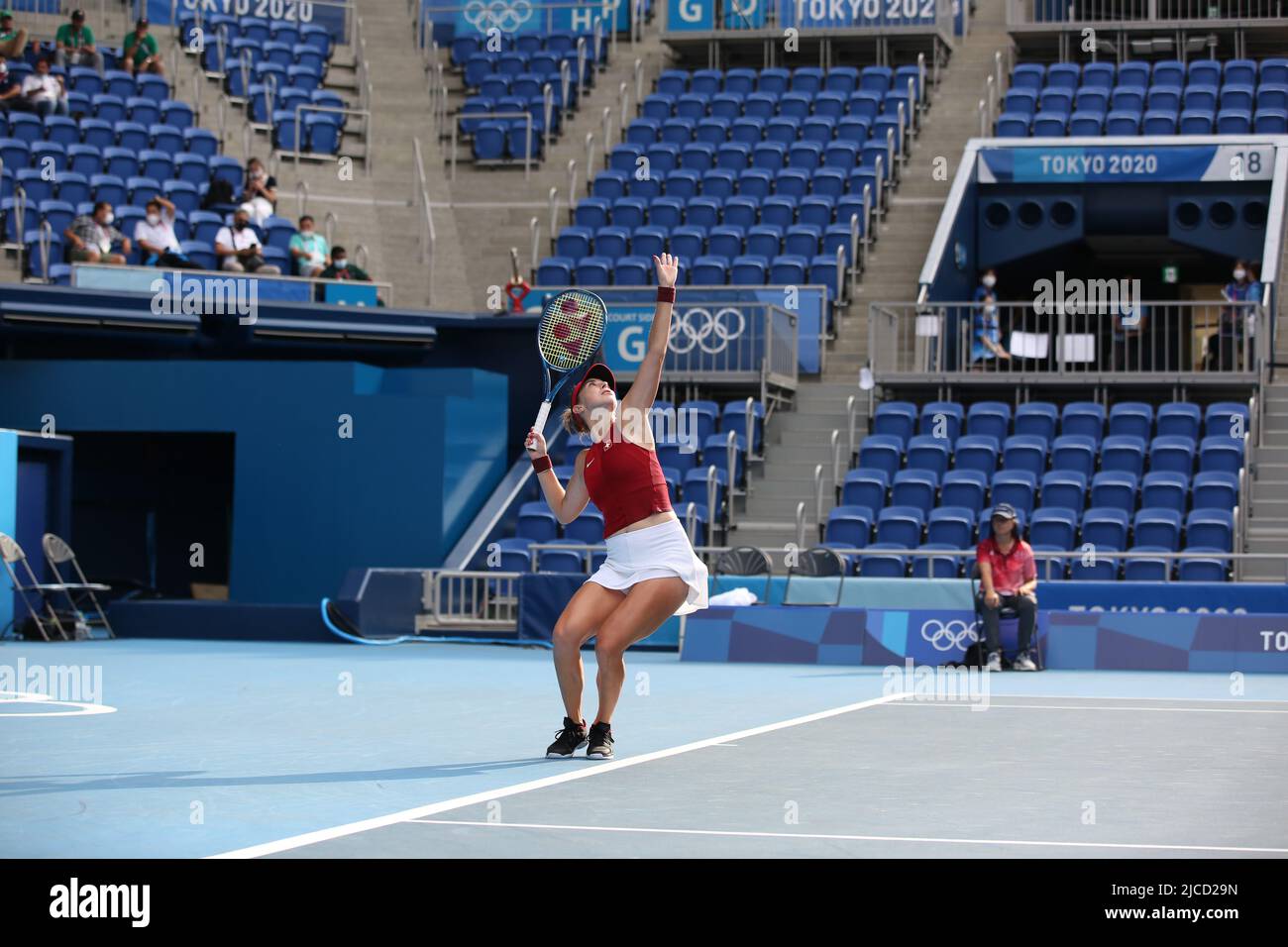 29th JUILLET 2021 - TOKYO, JAPON: Belinda Bencic de la Suisse en action pendant le tennis féminin simple demi-frinal contre Elena Rybakina du Kazakhstan Banque D'Images