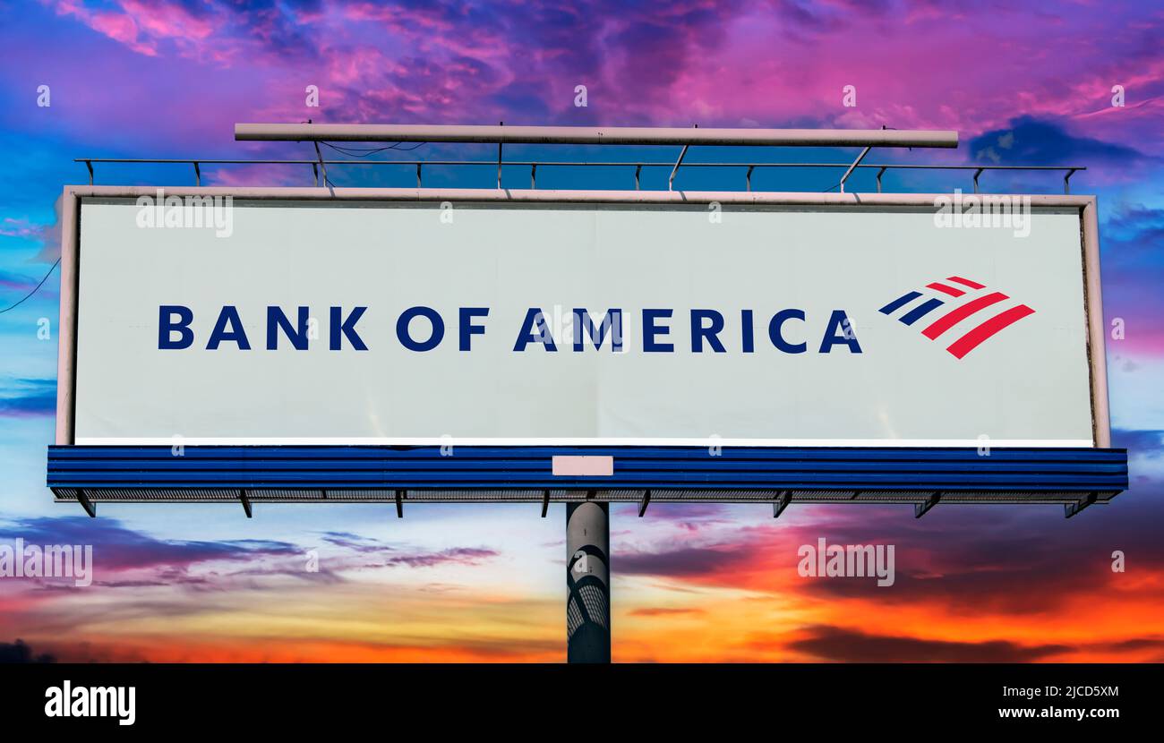 POZNAN, POL - 1 MAI 2022 : panneau publicitaire affichant le logo de Bank of America, une banque d'investissement et une société de portefeuille de services financiers siège social Banque D'Images