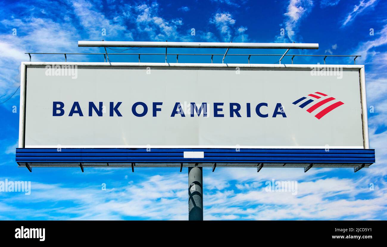 POZNAN, POL - 1 MAI 2022 : panneau publicitaire affichant le logo de Bank of America, une banque d'investissement et une société de portefeuille de services financiers siège social Banque D'Images