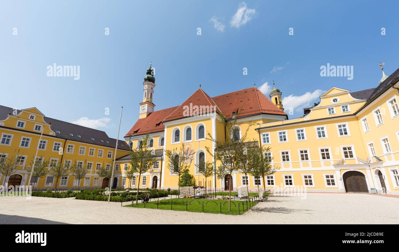 Landshut, Allemagne - 15 août 2021 : vue sur l'église abbatiale de l'abbaye cistercienne de Seligenthal. Banque D'Images