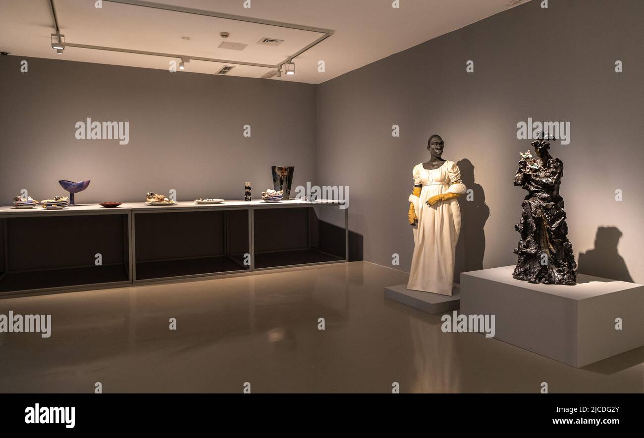 Anthropocène, exposition de sculptures en céramique polychrome réalisées par les artistes italiens « Bertozzi & Casoni » à la Galerie civique de trente, dans le nord de l'Italie. Banque D'Images