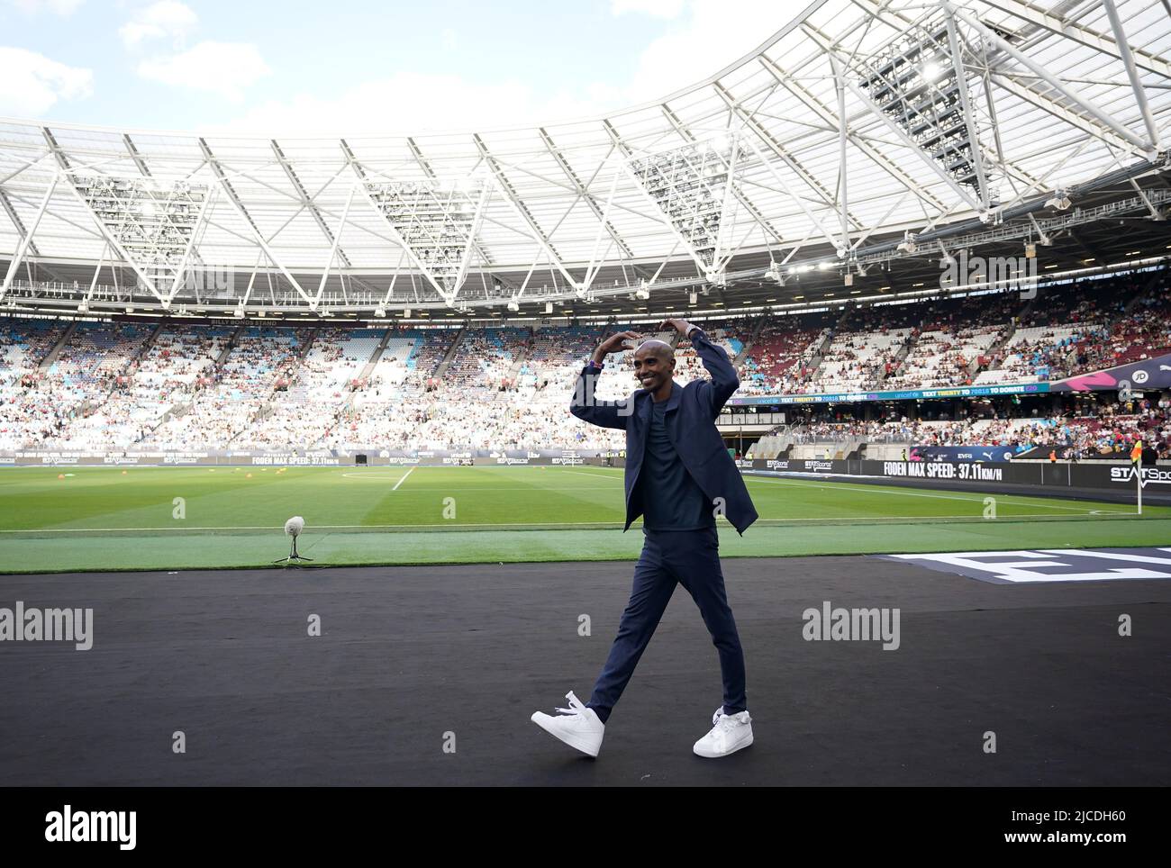 Sir Mo Farah avant le match de l'aide au football pour l'UNICEF au stade de Londres, à Londres. Date de la photo: Dimanche 12 juin 2022. Banque D'Images