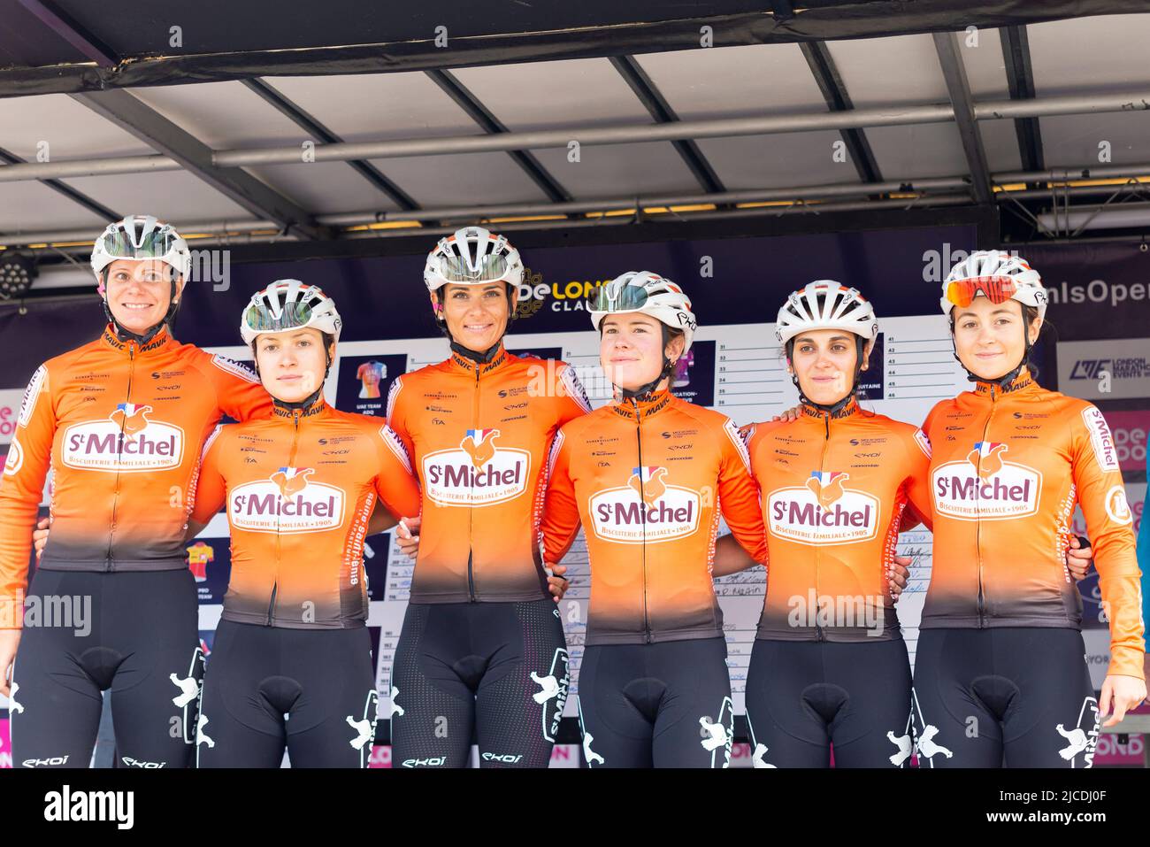 Elodie le bail, Margot Pompanon, Barbara Fonseca, Coralie Demay, Perrine Clauzel, Simone Boilard cyclistes de l'équipe St Michel Auber93 NOUS à Classique Banque D'Images Elodie le bail, Margot Pompanon, Barbara Fonseca, Coralie Demay, Perrine Clauzel, Simone Boilard cyclistes de l'équipe St Michel Auber93 NOUS à Classique Banque D'Images