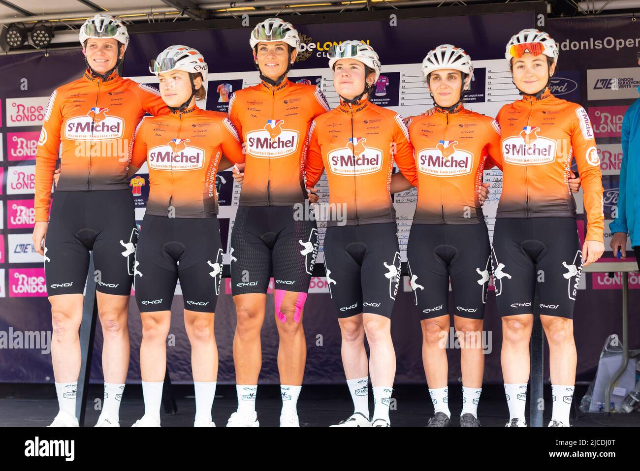 Elodie le bail, Margot Pompanon, Barbara Fonseca, Coralie Demay, Perrine Clauzel, Simone Boilard cyclistes de l'équipe St Michel Auber93 NOUS à Classique Banque D'Images Elodie le bail, Margot Pompanon, Barbara Fonseca, Coralie Demay, Perrine Clauzel, Simone Boilard cyclistes de l'équipe St Michel Auber93 NOUS à Classique Banque D'Images