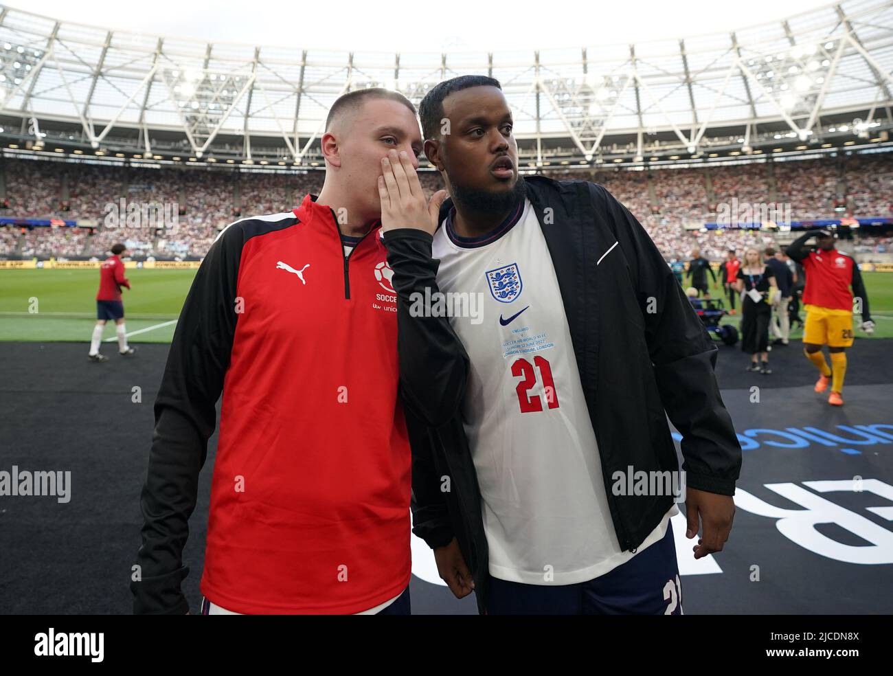 Aitch et Chunkz avant le match de l'aide au football pour l'UNICEF au stade de Londres, Londres. Date de la photo: Dimanche 12 juin 2022. Banque D'Images