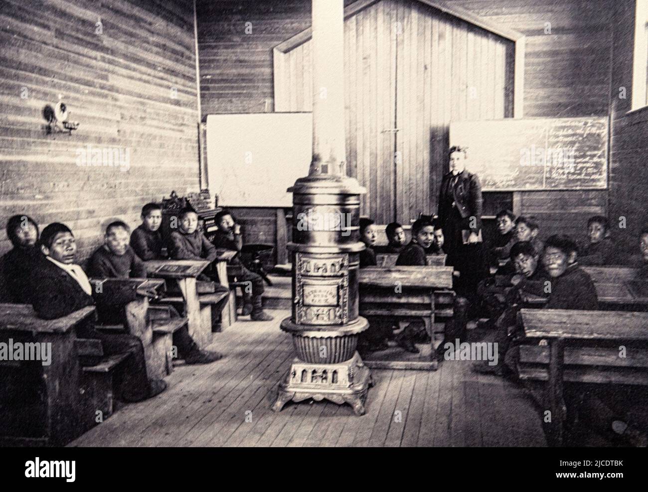 Des jeunes élèves autochtones à la mission du campus de St John's Home North. Nation Siksika Alberta Canada ca. 1890s Banque D'Images