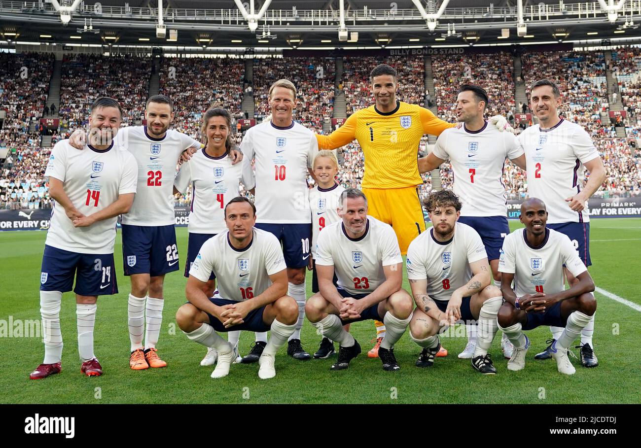 Les joueurs d'Angleterre se font la queue avant le match de football de l'UNICEF au London Stadium, à Londres. Date de la photo: Dimanche 12 juin 2022. Banque D'Images