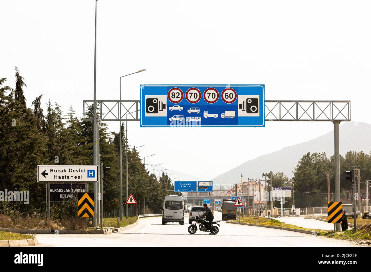 Panneau du régulateur de vitesse électronique sur les autoroutes en Turquie Banque D'Images