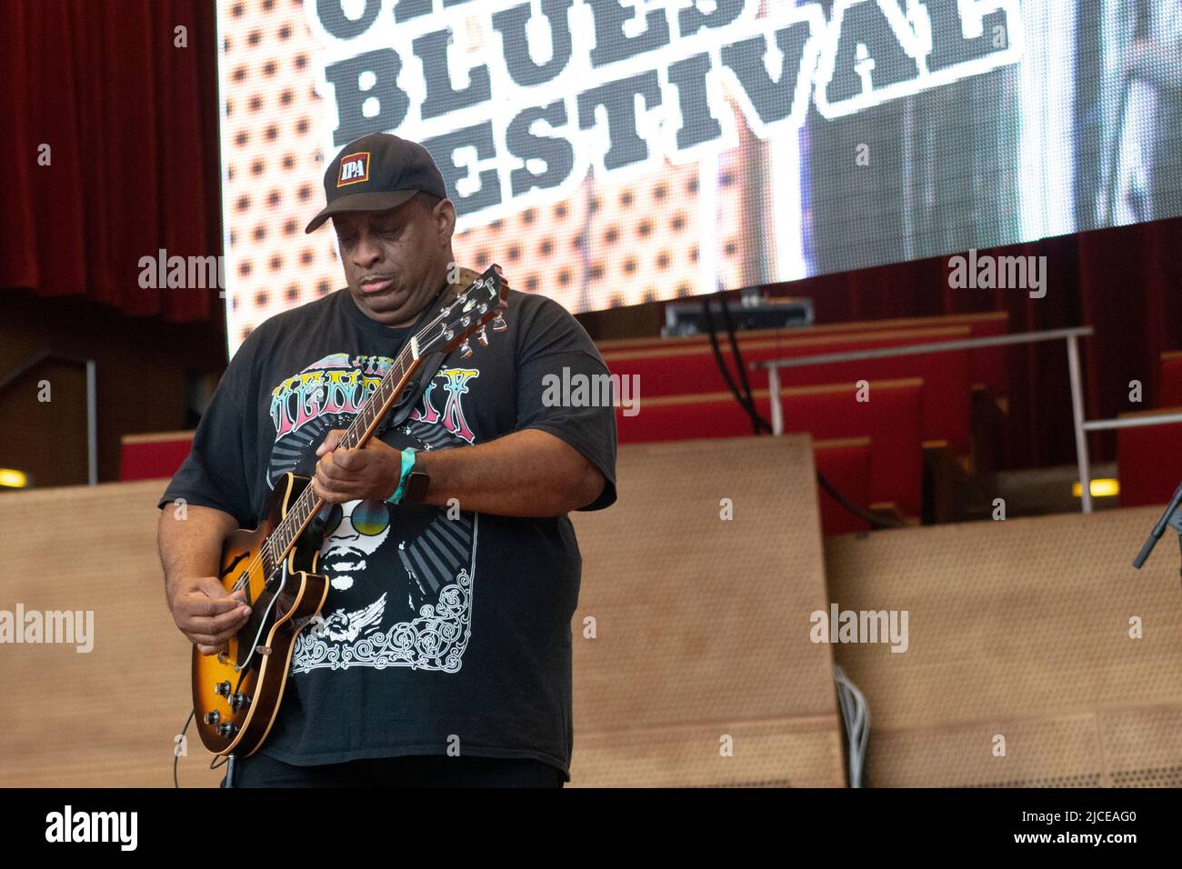 11 juin 2022, Chicago, il, Etats-Unis: Samedi soir du festival de blues de  Chicago de quatre jours, Rico McFarland a eu des gens sauter de leurs  sièges pour passer à sa musique.