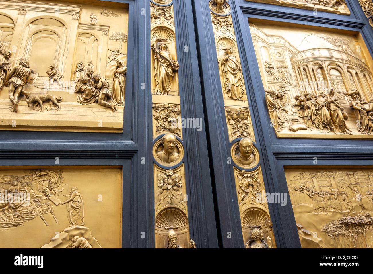 'Portes du Paradis' à l'entrée est du Baptême de la Cattedrale di Santa Maria del Fiore (Duomo), Florence (Firenze), région Toscane, Italie Banque D'Images