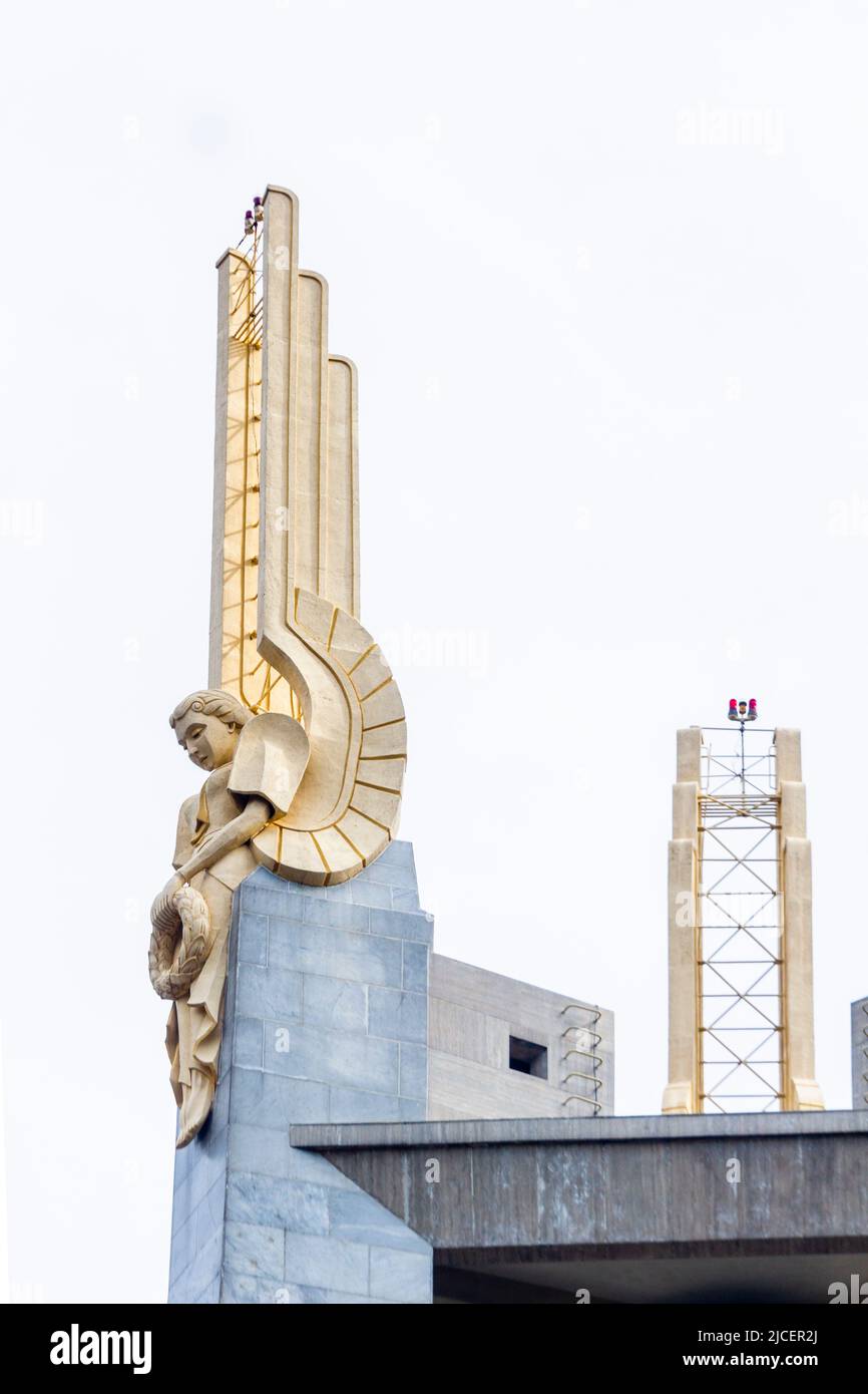 Détail de l'un des anges art déco au Quezon Memorial Shrine, un monument historique de Quezon City, Philippines Banque D'Images