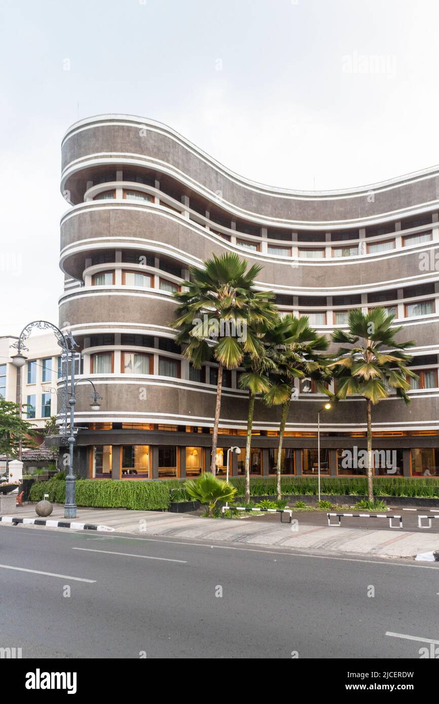 Portion de l'Hôtel Savoy Homann, une structure de style moderne et simple à Bandung, Indonésie Banque D'Images