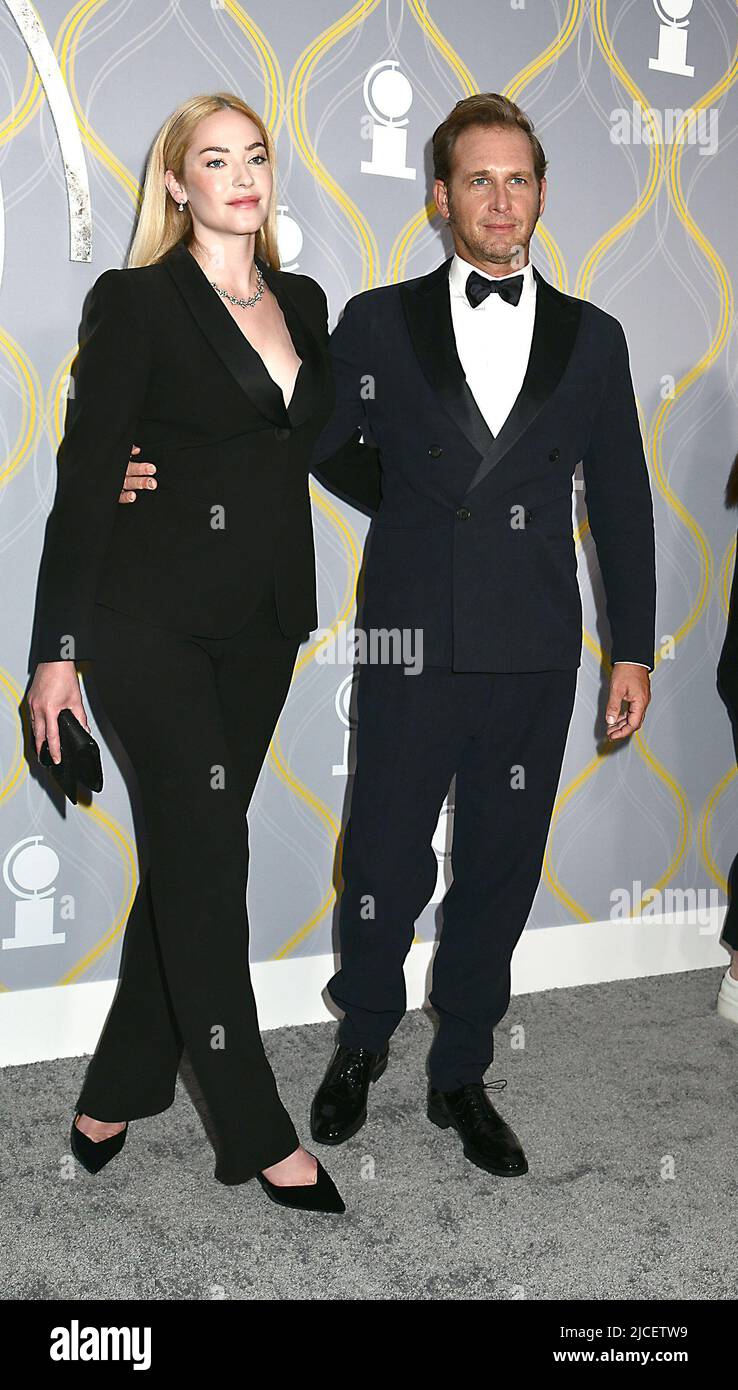 Josh Lucas et sa femme Jessica Ciencin Henriquez assistent aux Tony Awards 75th annuels sur 12 juin 2022 au radio City Music Hall de New York, New York, États-Unis. Robin Platzer/ Twin Images/ Credit: SIPA USA/Alamy Live News Banque D'Images