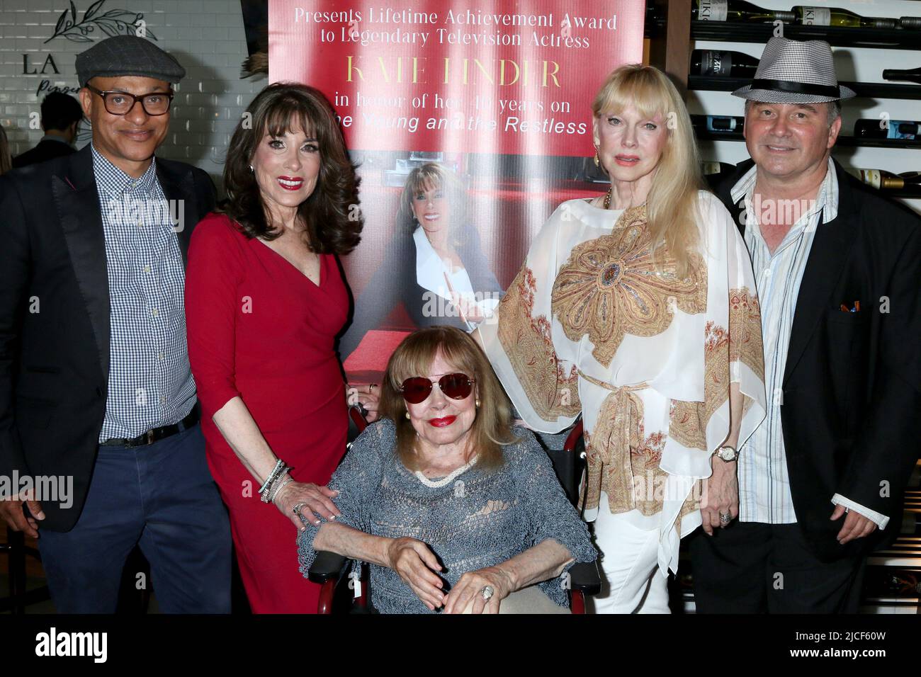 9 juin 2022, Glendale, CA, Etats-Unis: LOS ANGELES - JUIN 9: Clinton H Wallace, Kate Linder, Terry Moore, Lee Benton, Harrison tenu au Webfest de la Côte d'Azur, rend hommage à Kate Linder au restaurant la Bella sur 9 juin 2022 à Glendale, CA (image de crédit: © Kay Blake/ZUMA Press Wire) Banque D'Images