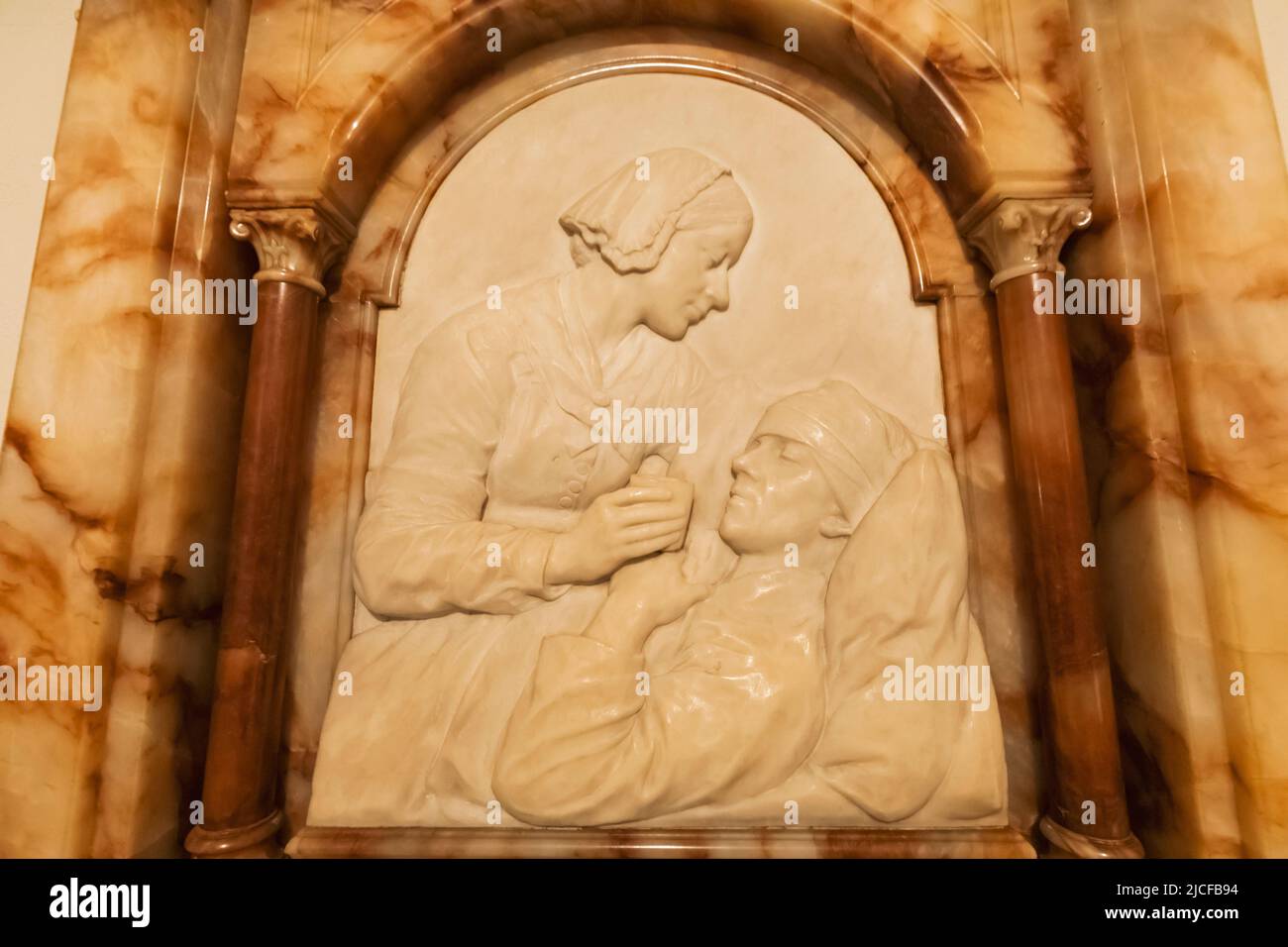 Angleterre, Londres, la cathédrale Saint-Paul, la crypte, la plaque commémorative Florence Nightengale représentant Florence Caring pour Soldiier blessé Banque D'Images
