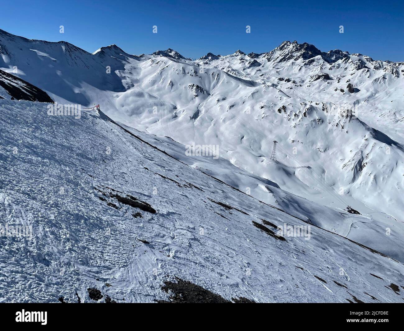 Domaine skiable Silvretta ski Arena Ischgl/Samnaun, vue sur la montagne, Samnaun, panorama sur le sommet, hiver, Nature, montagnes, ciel bleu, vallée de Paznaun, Ischgl, Tyrol, Autriche Banque D'Images
