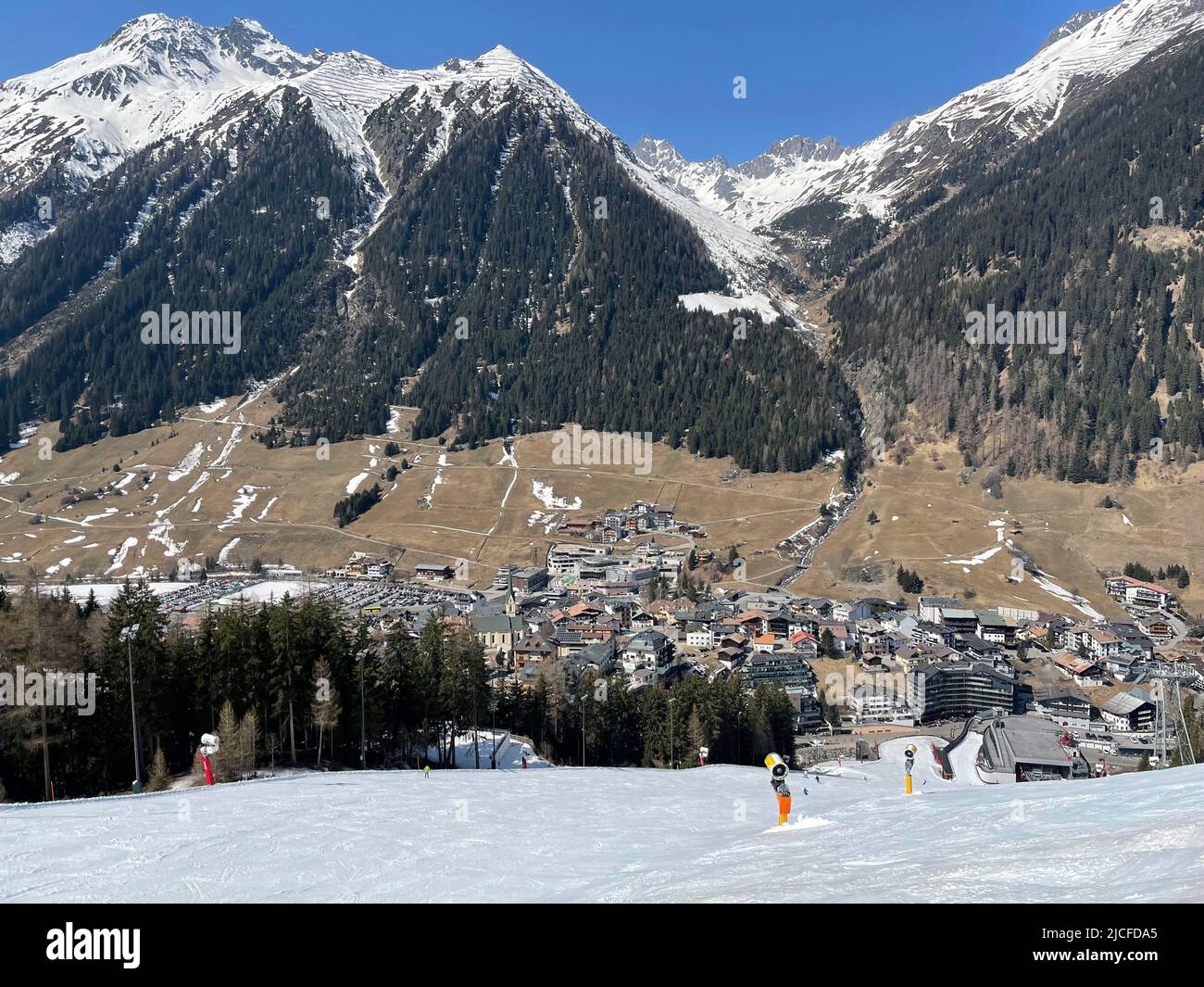 Station de ski Silvretta ski Arena Ischgl/Samnaun, vue panoramique de la piste de ski à Ischgl, Verwallgruppe, hiver, printemps, nature, Montagnes, ciel bleu, vallée de Paznaun, Ischgl, Tyrol, Autriche Banque D'Images