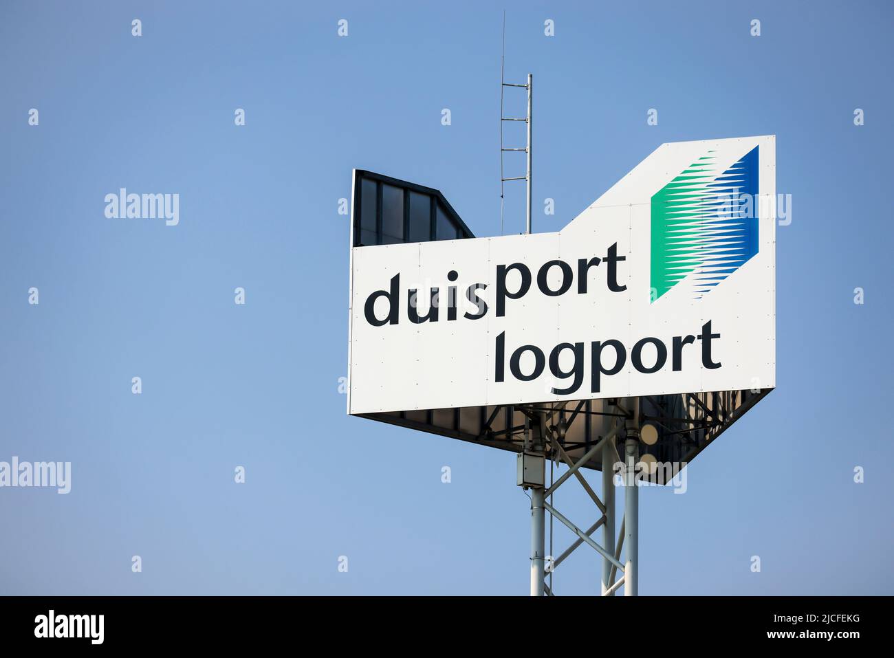 Duisburg, Rhénanie-du-Nord-Westphalie, Allemagne - Port de Duisburg, port pour conteneurs, port de plaisance, dans le port de Duisburg sur le Rhin, deux des plus grandes compagnies de transport de conteneurs au monde, CMA CGM et NYK (Nippon Yusen Kaisha Kabushiki), exploitent le terminal trimodal de Duisburg, D3T, Avec duisport au centre logistique de logport à Duisburg-Rheinhausen. Banque D'Images