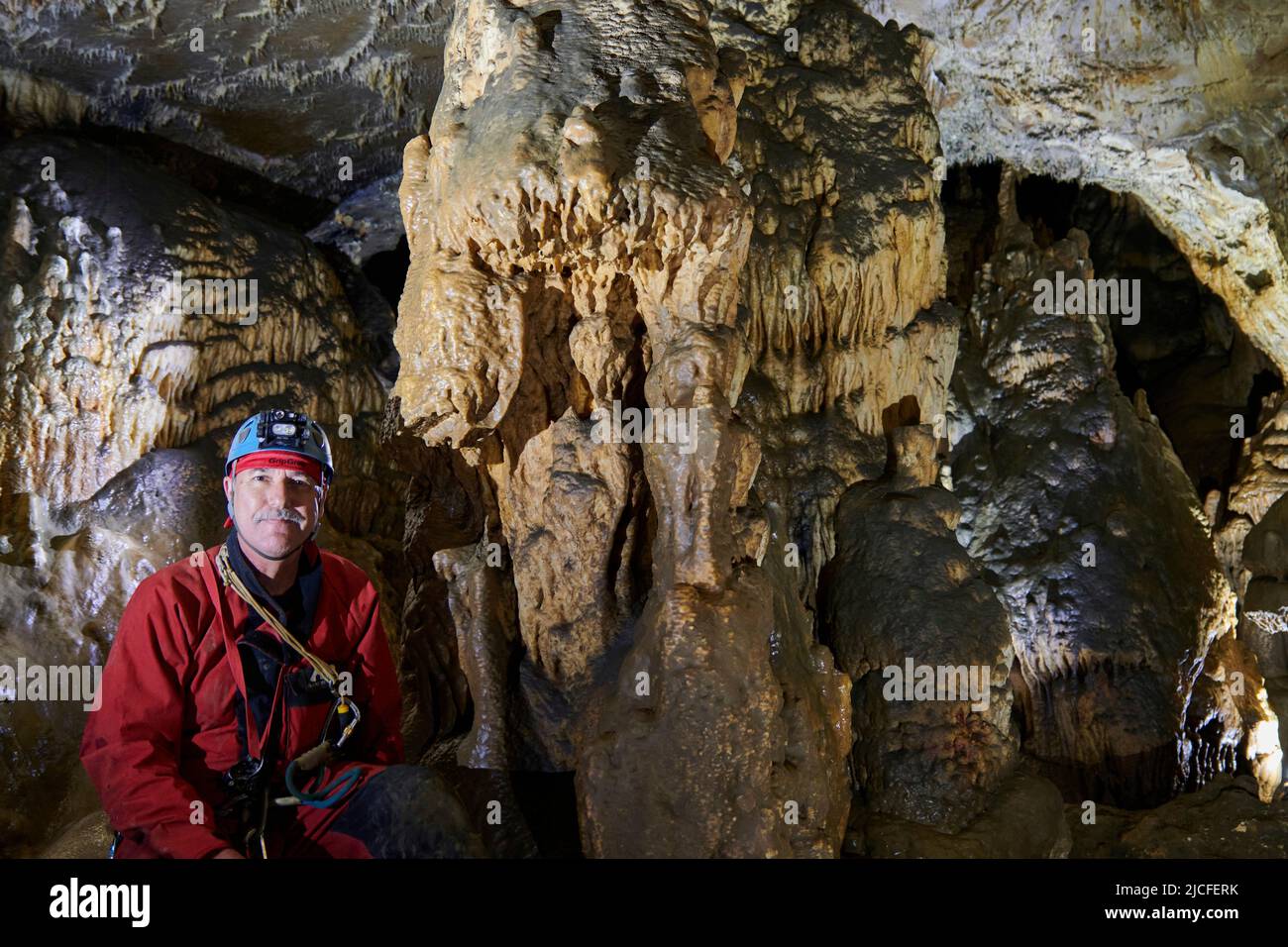 Spéléologue à la Grotte de la Malatière en France Banque D'Images