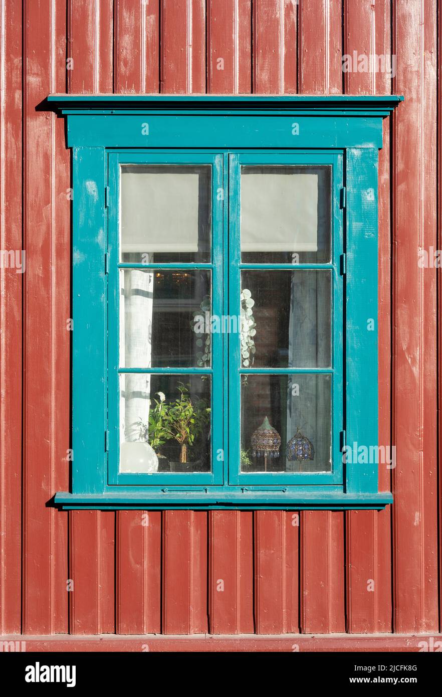 Norvège, Trondlag, Trondheim, fenêtres en bois dans le vieux quartier de Bakklandet. Banque D'Images