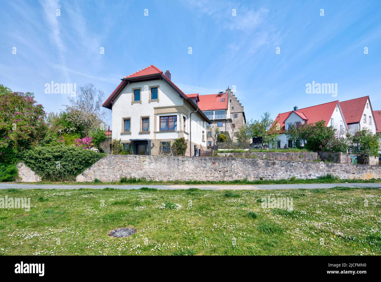 Villa urbaine, architecture urbaine, zone verte, rive principale, promenade principale, Début de l'été, Haßfurt, Franconie, Bavière, Allemagne, Europe, Banque D'Images