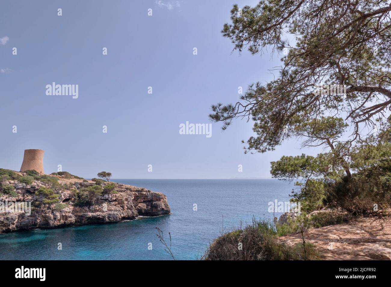 Baie idyllique de Cala Pi avec Torre Cala Pi à Majorque Banque D'Images