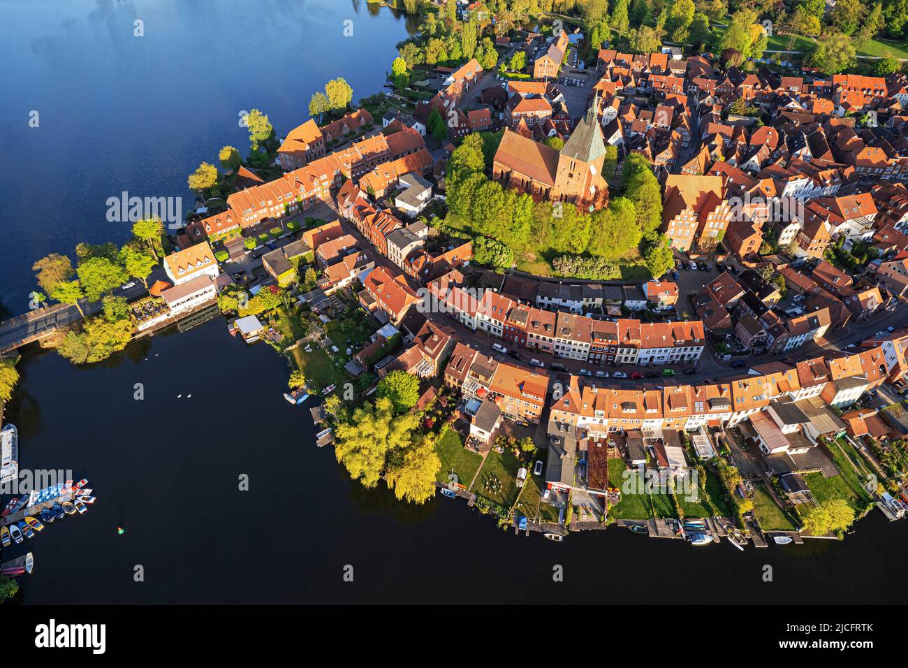 La vieille ville de Möllner au lac de la ville et au lac scolaire (tir de drone) Banque D'Images