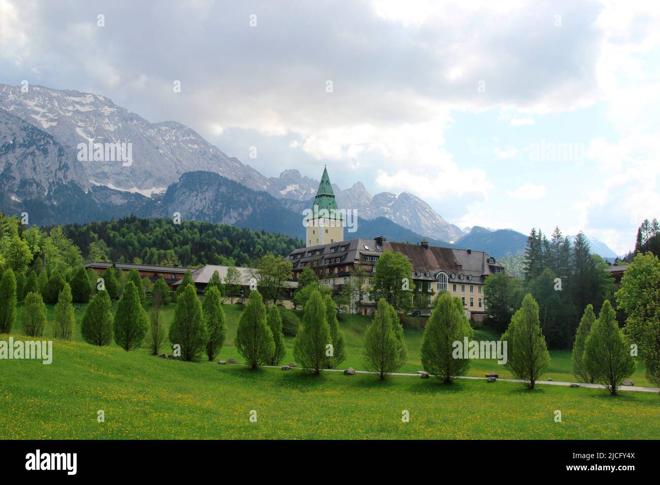 Schloss Elmau Luxury Spa Retreat & Cultural Hideaway dans la vallée d'Elmau entre Garmisch-Partenkirchen et Mittenwald, lieu du Sommet politique G7 en juin 2022 Europe, Allemagne, Bavière haute-Bavière, Krün près de Mittenwald, Banque D'Images