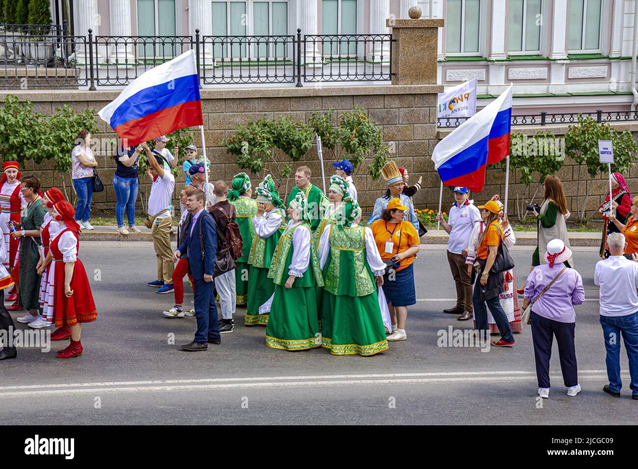 Omsk, Russie. 12 juin 2022. Fête de la Russie. Un groupe de représentants du Bashkortostan. Banque D'Images