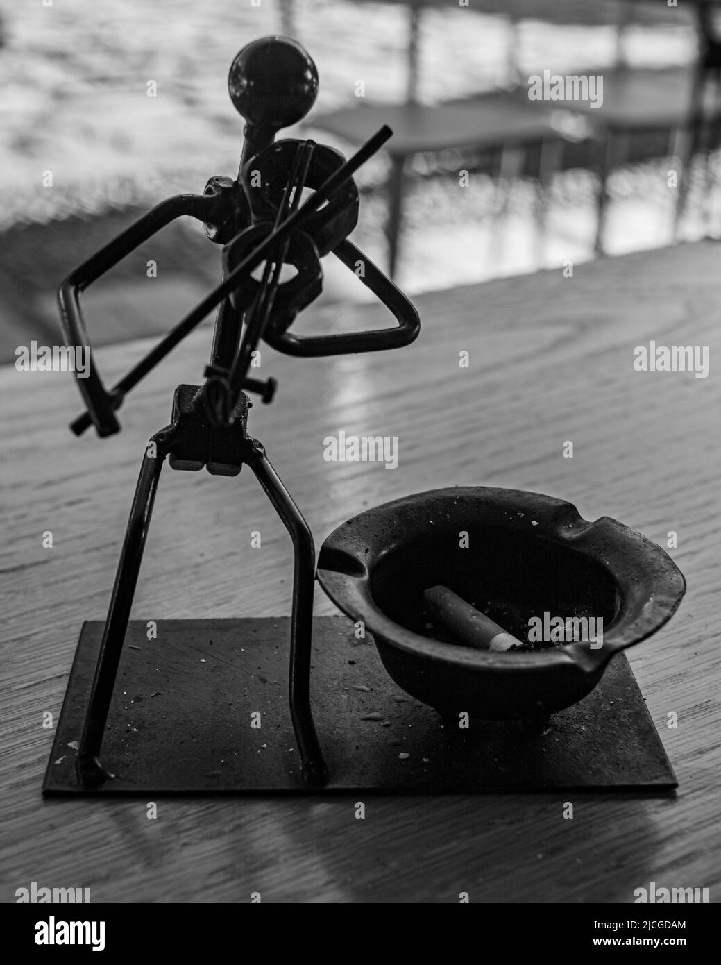 Petite sculpture en acier de violoniste Banque D'Images