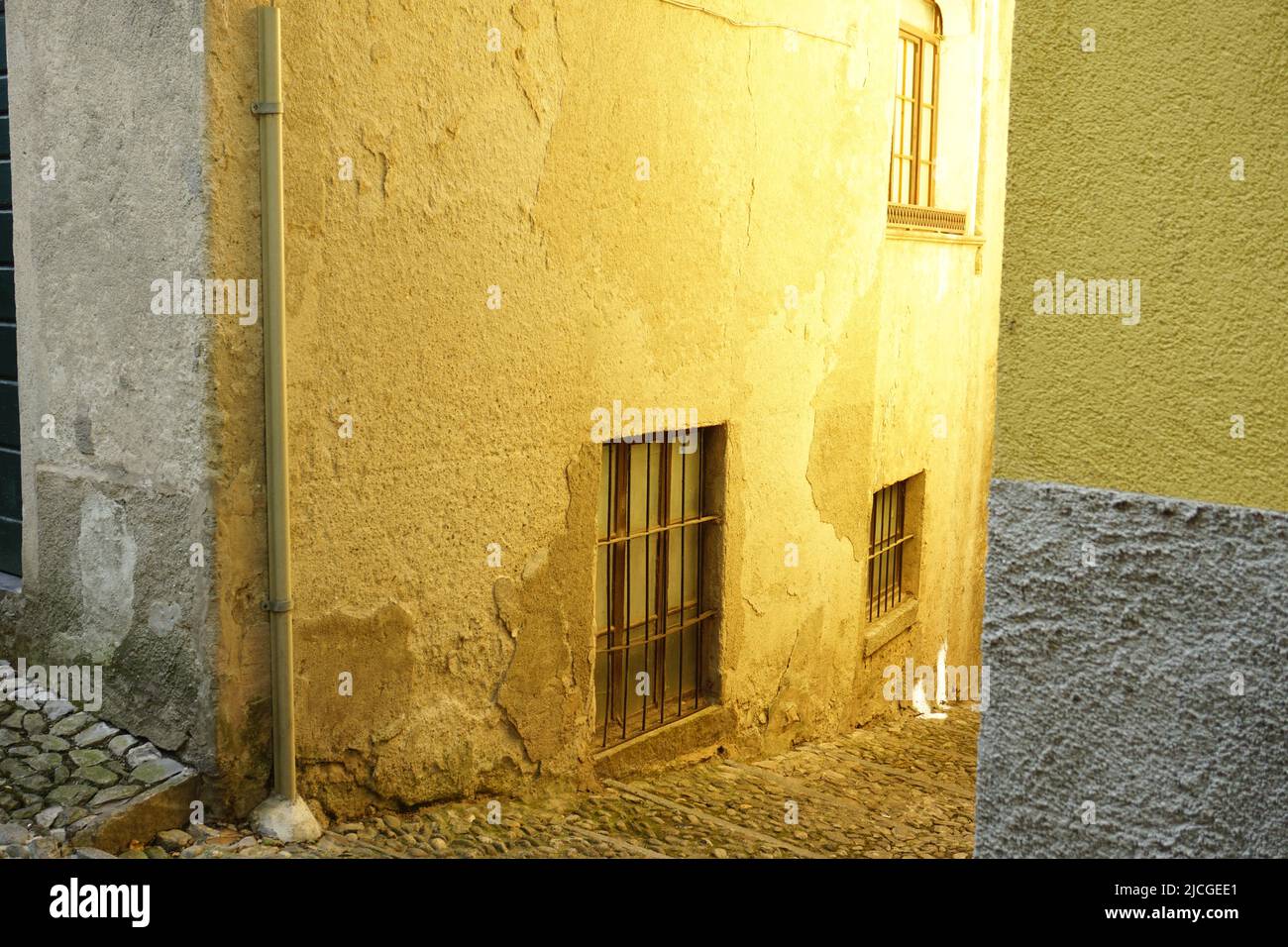 Une vue sur la rue à Azzano, Como Lake Banque D'Images