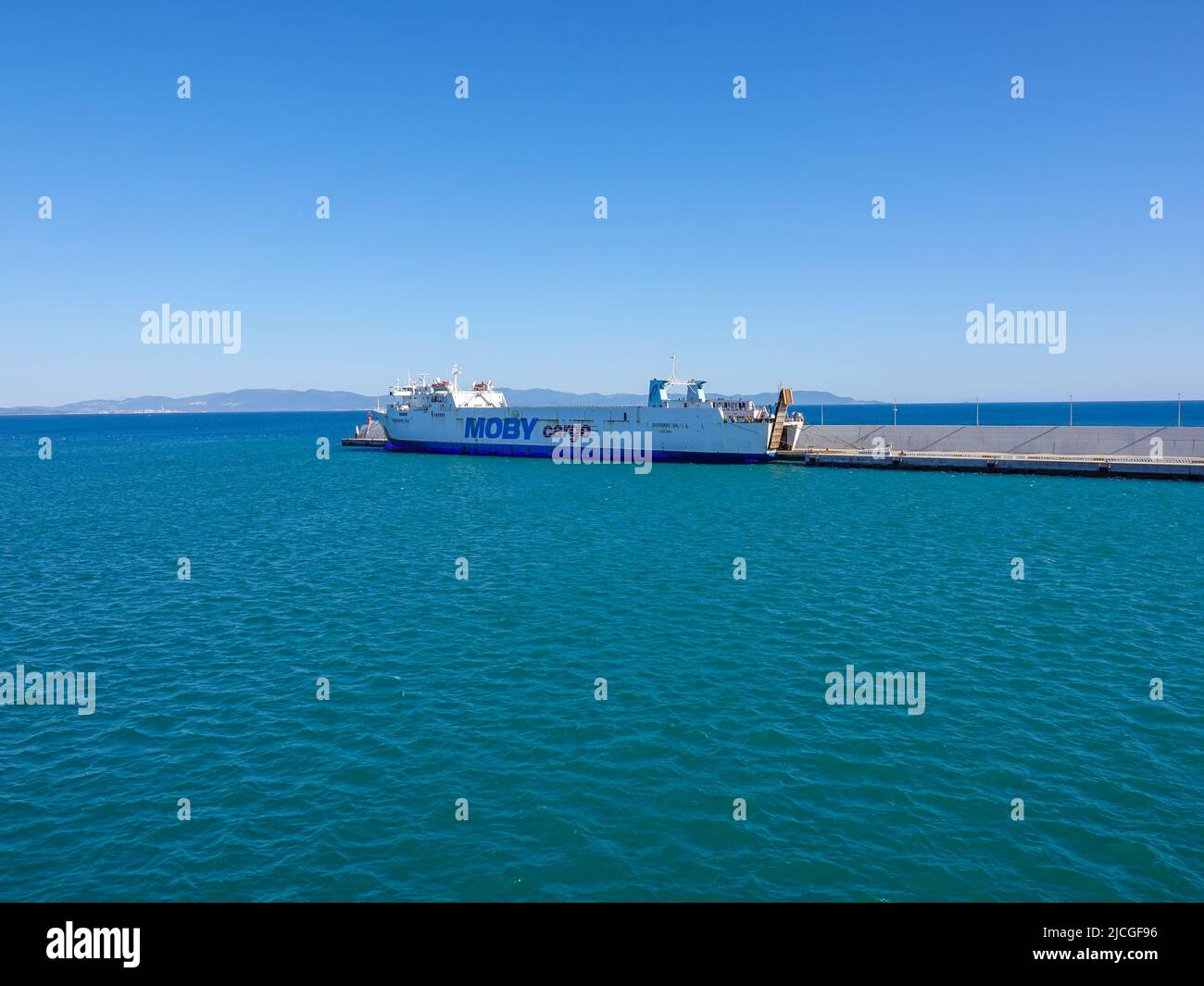 Le ferry de Moby est amarré au port de Piombino, en Italie. Banque D'Images