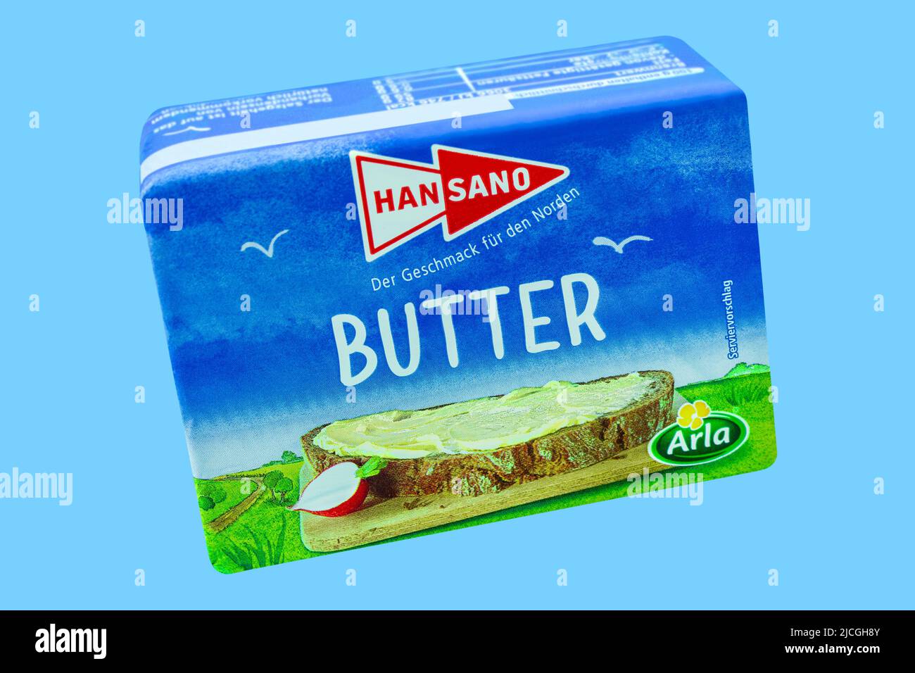 Hambourg, Allemagne - 10 juin 2022: Beurre allemand Hansano Arla sur fond bleu Banque D'Images