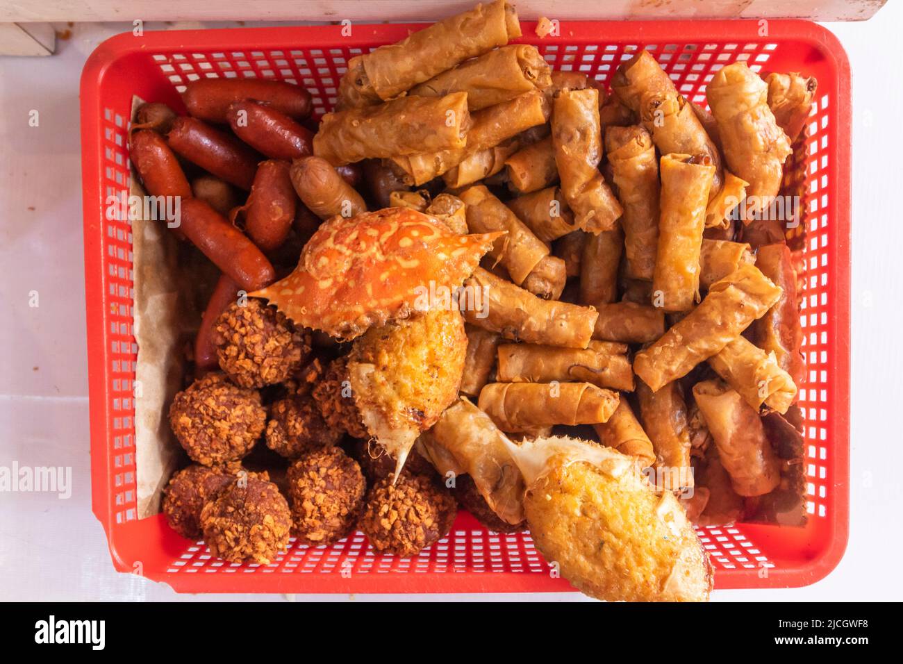 La nourriture de rue locale appelée pungko-pungko dans la ville de Cebu, Philippines Banque D'Images