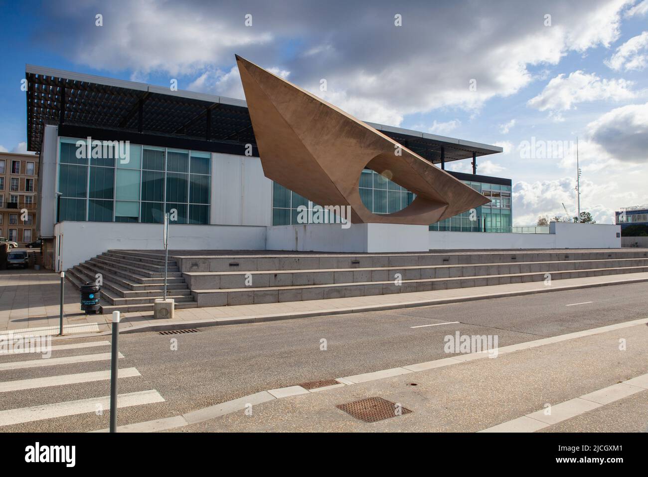 Le Havre, France - 13 octobre 2021 : Musée d'Art moderne André Malraux dans le port. Musée contenant l'une des collections les plus importantes des nations o Banque D'Images