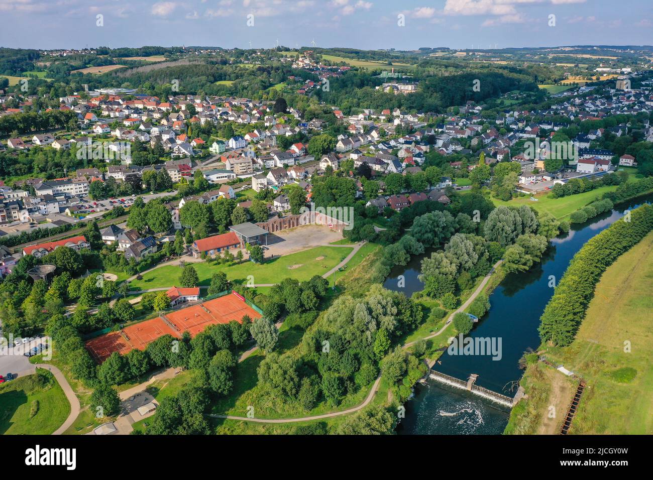 Froendenberg, Rhénanie-du-Nord-Westphalie, Allemagne - paysage de la Ruhr à Froendenberg. Himmelmannpark directement à la Ruhr. En plus du canal westphalien Banque D'Images